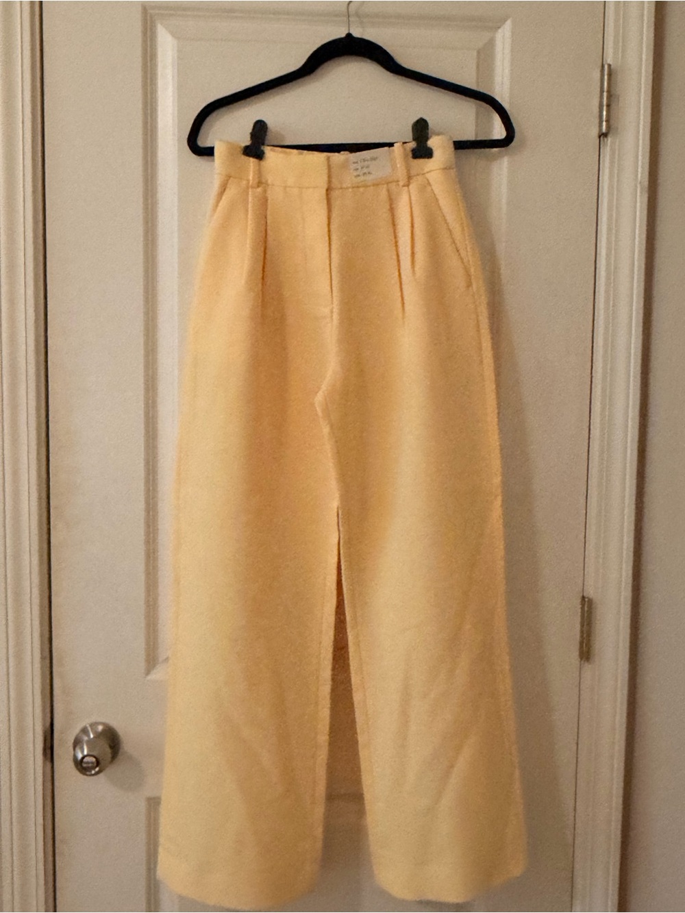Abercrombie & Fitch Sloane Wide Leg Pants in butter yellow- 25 Petite